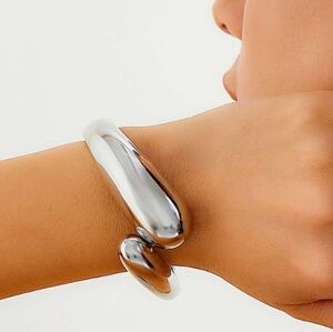 Chunky‎ Silver Hinged Cuff Bracelet Silvertone Teardrop Modern Bold Edgy